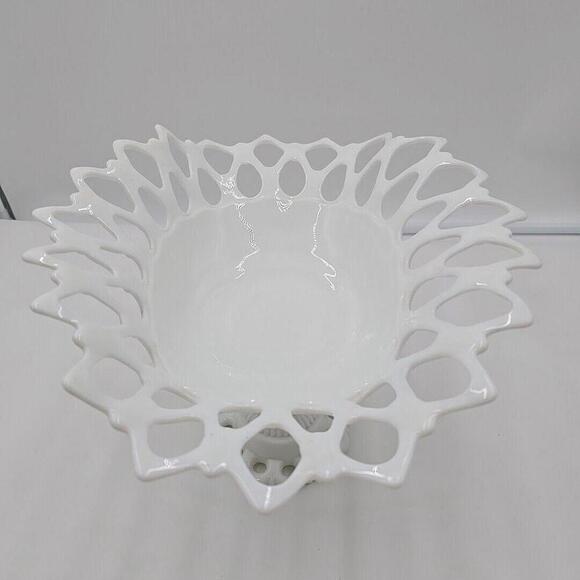 Westmoreland Doric‎ Lattice Milk Elegant Scalloped Pierced Banana Glass Stand - Picture 10 of 16